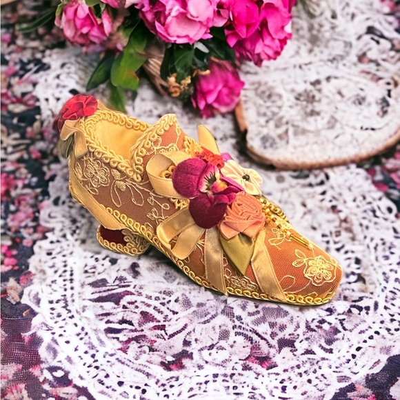 Wayne Kleski Katherines Collection retired Embellished Victorian shoe decor - Picture 7 of 7